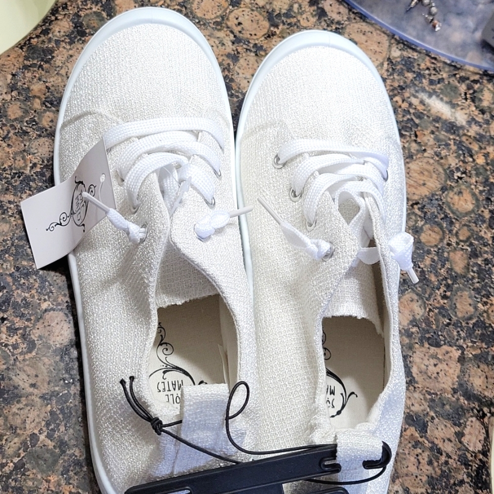 Perfect white slip ons, NWT🎊🎉🤍🤍